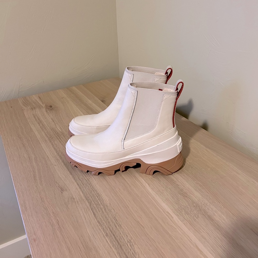 Sorel White and Tan Ankle Boots